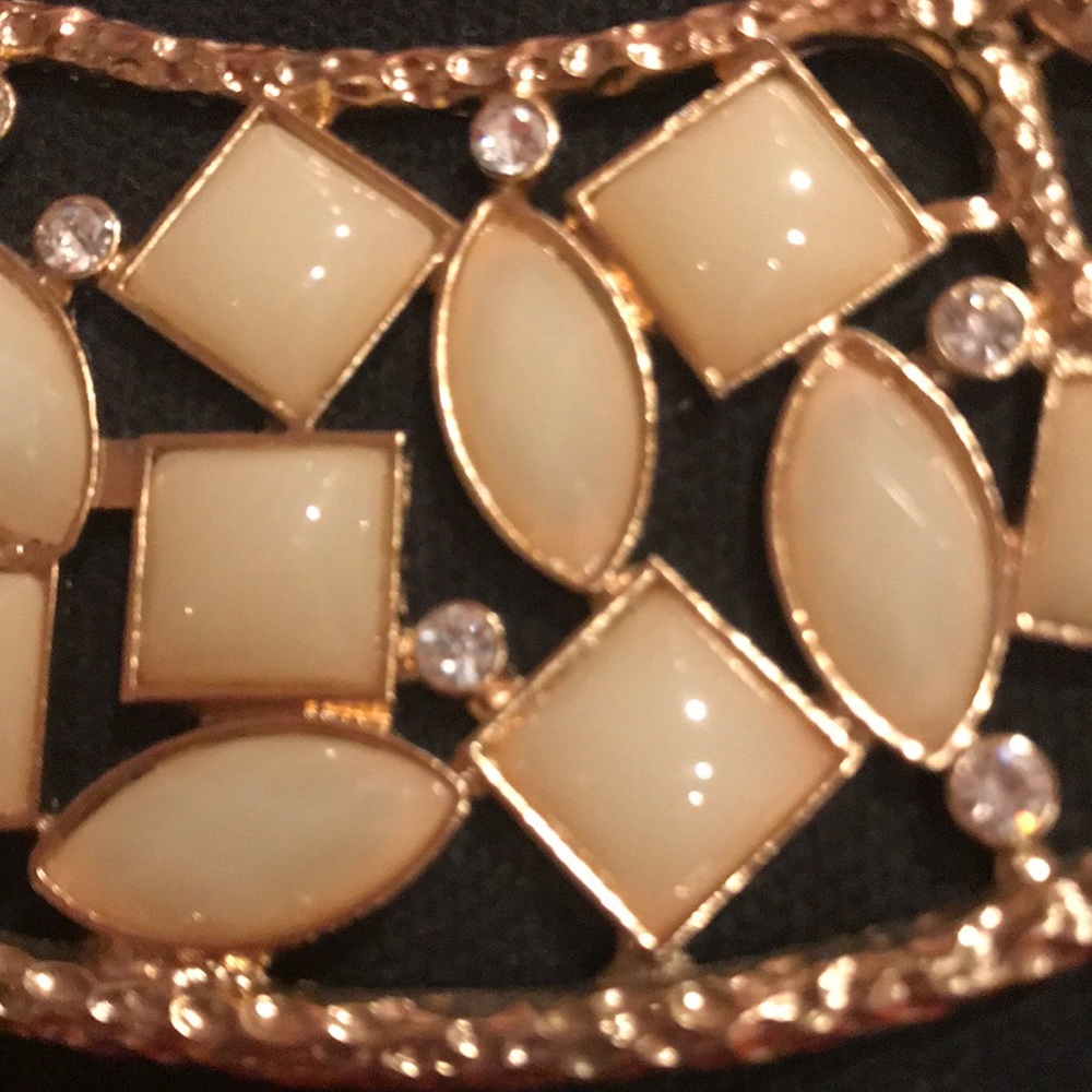 Statement necklace - Picture 3 of 3